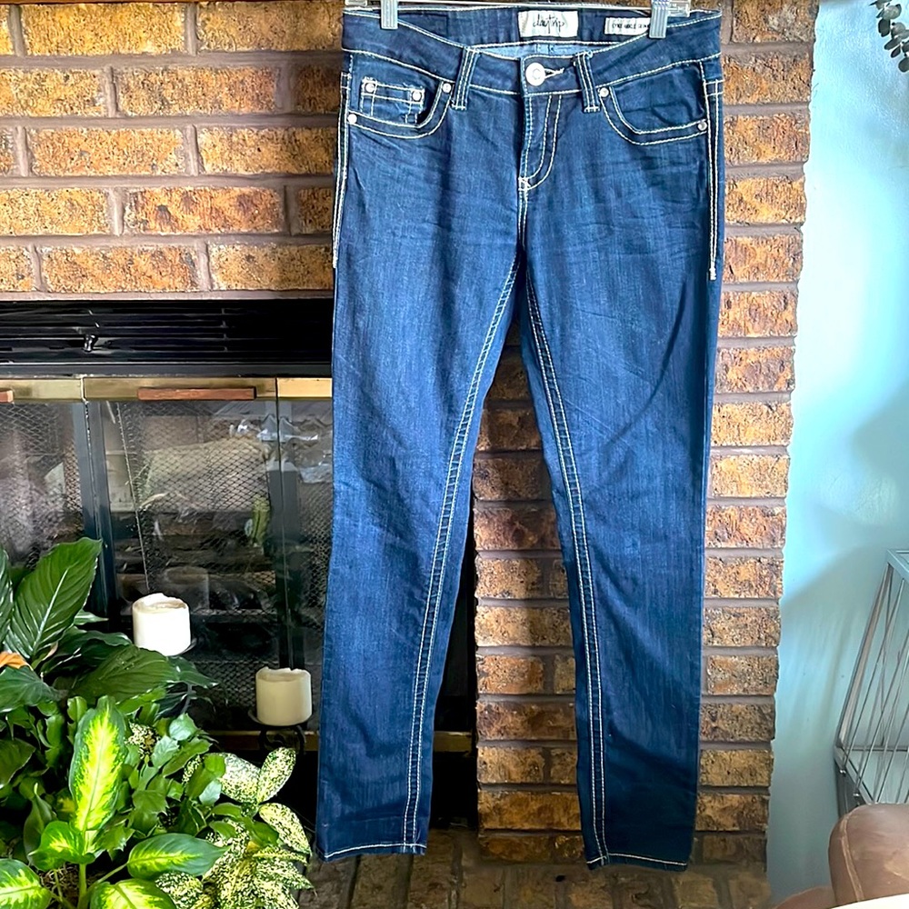 Daytrip sttretchy blue jeans with white trim & jewelled buttons